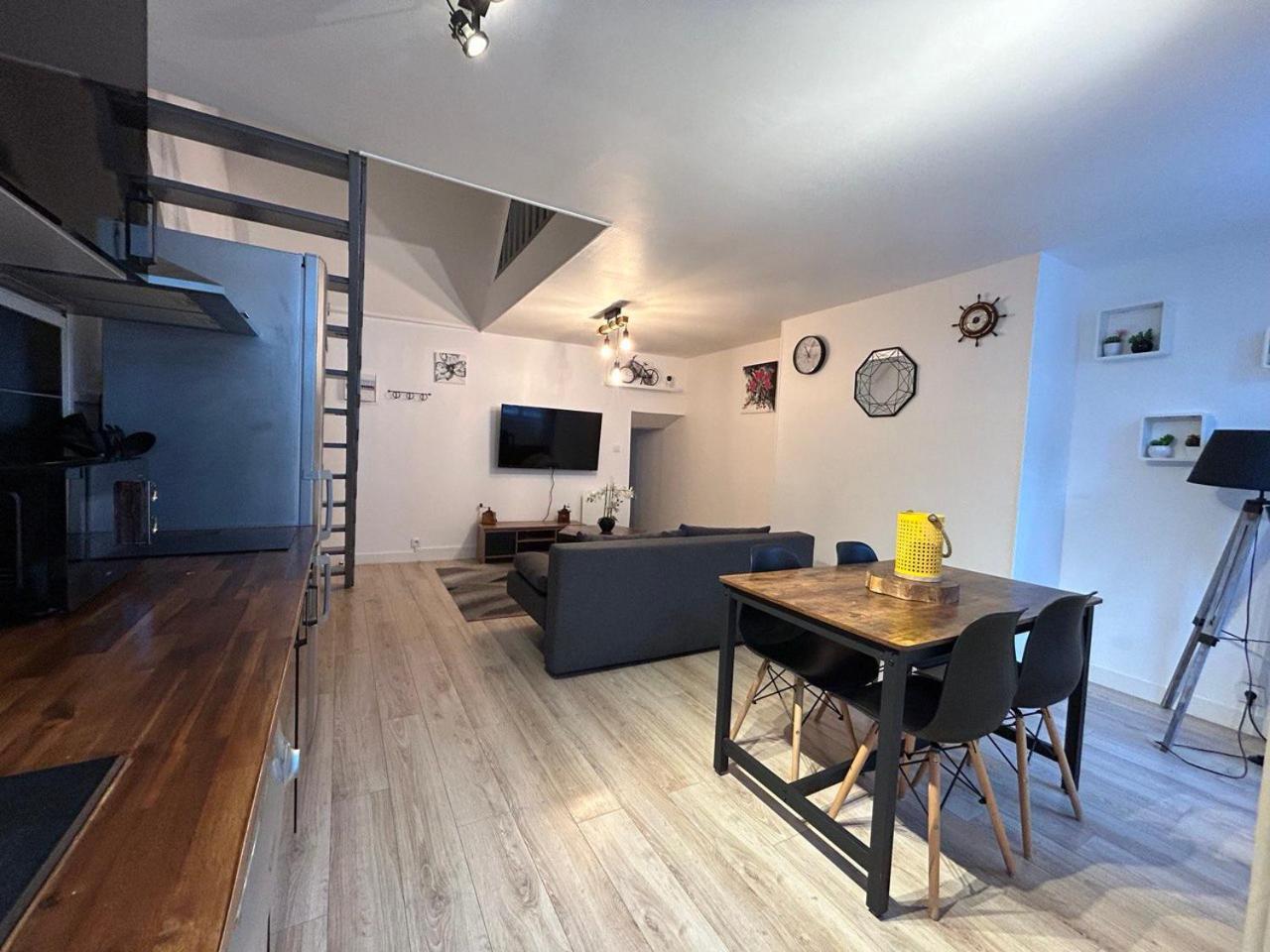 瑟堡La Casa Tres - Cosy In The Very Centre Port公寓 外观 照片